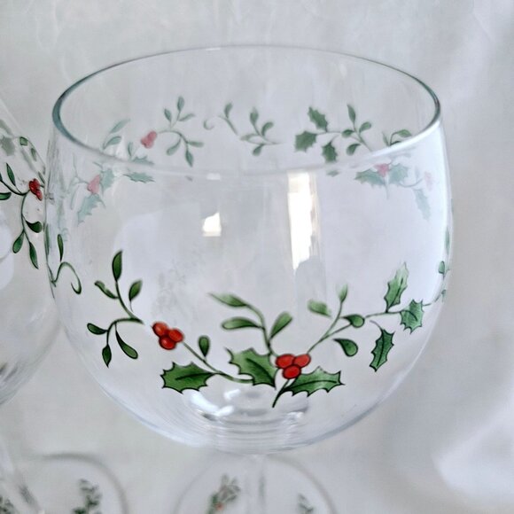 Holly Berry Holiday Balloon Wine Glasses 8.5" red wine ice water goblets set- 2 - Picture 2 of 9